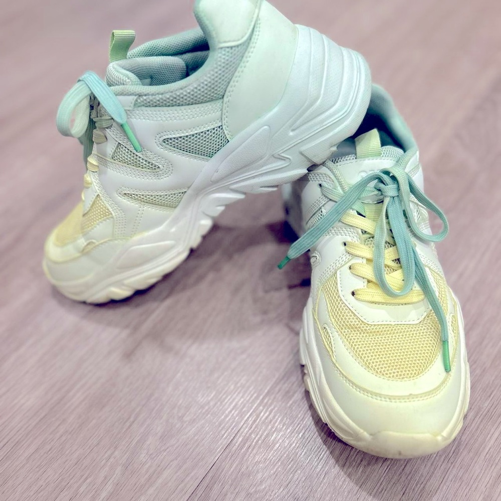 Steve Madden gradient ombre Sneakers Size 7